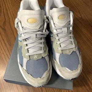 New Balance Size US9.5 M2002RDD Protection Pack Mirage Grey mens shoes sneakers